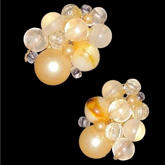 Vintage KARU ARKE Bead Cluster Silver Tone Clip On Earrings - Picture 2 of 3